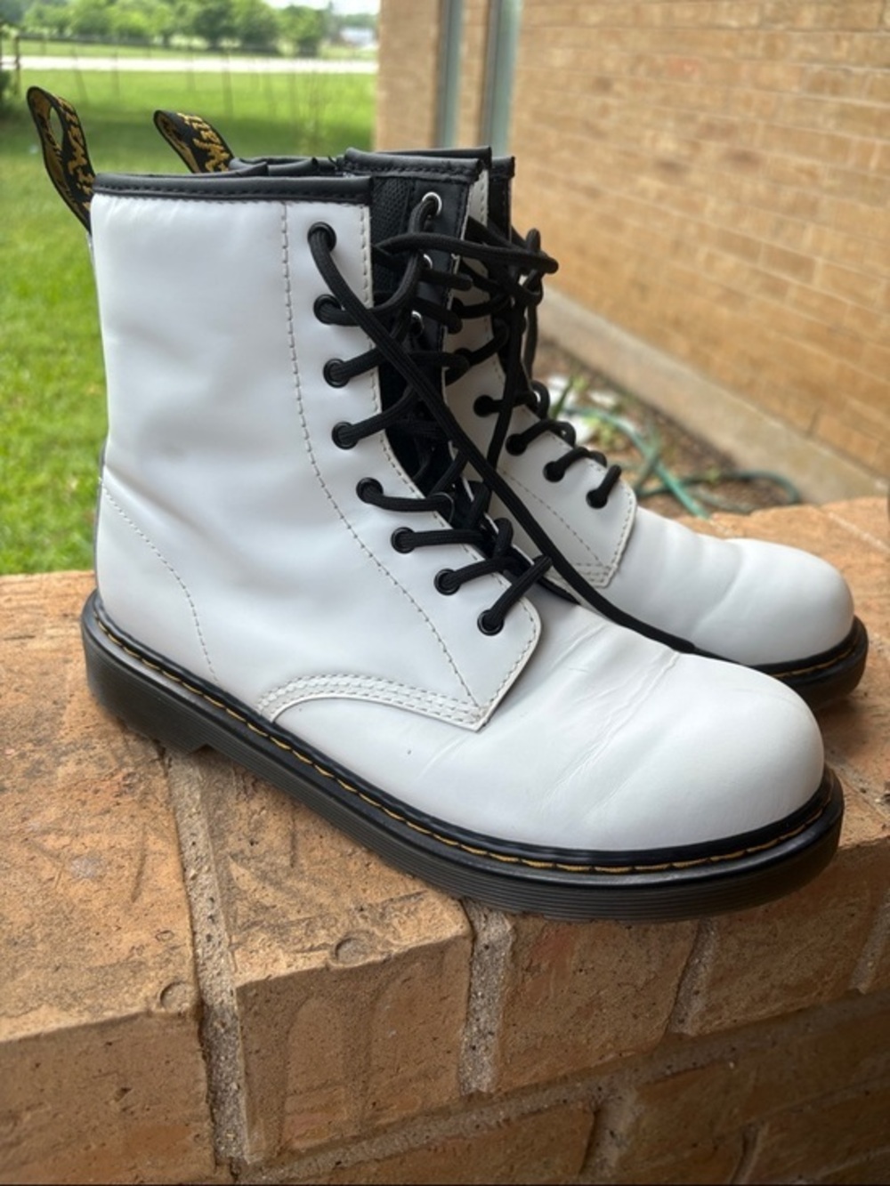 Dr. Martens white smooth leather boots. Youth 7 woman Youth 6 men